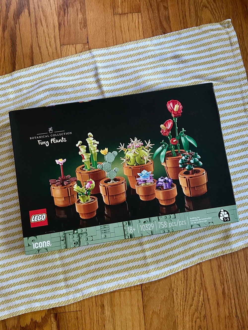 LEGO Icons Botanical Collection Tiny Plants set (10329) - Picture 2 of 11